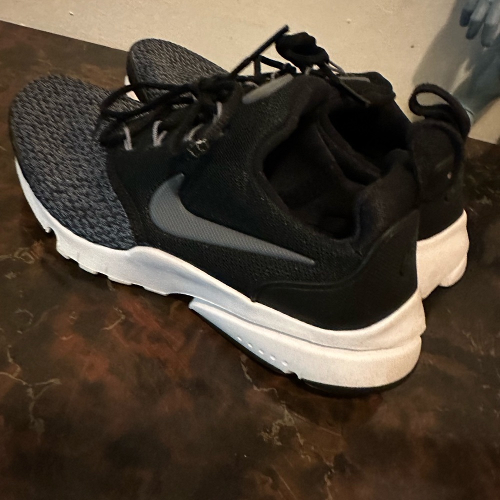 Nike - Picture 5 of 6